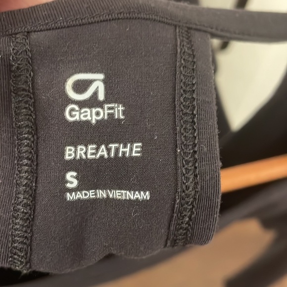 Gap Fit Black yoga top size small - Picture 4 of 4
